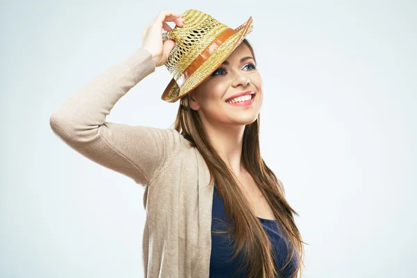 Donna toccando cappello di paglia — Foto Stock