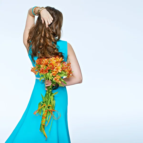 Woman posing with bouquet of flowers — Stock Photo, Image