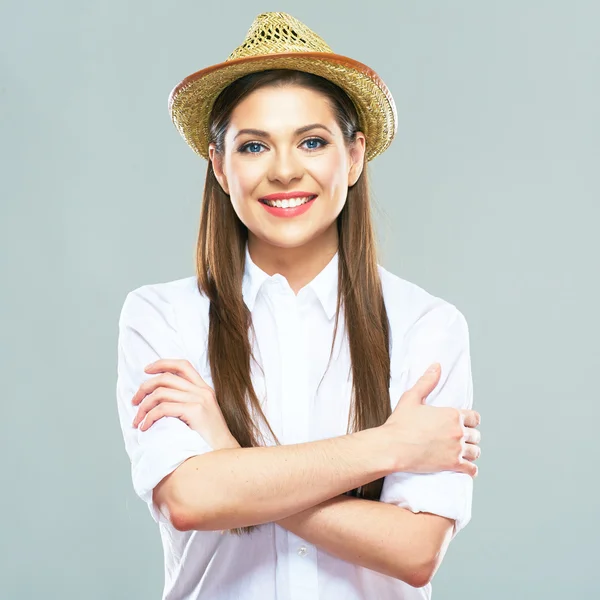 Mooie vrouw met strohoed — Stockfoto