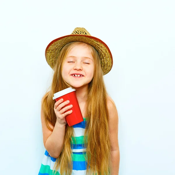 Meisje met koffie te gaan — Stockfoto