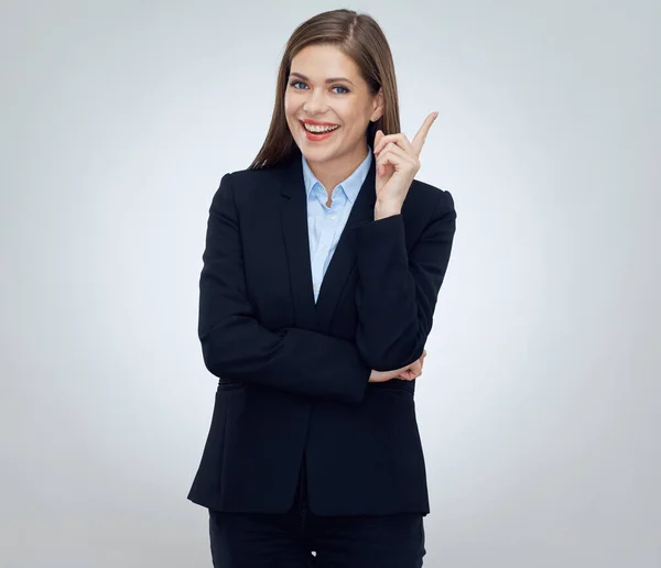 Geschäftsfrau Schwarzen Anzug Zeigt Mit Dem Finger Auf Kopierraum Isoliertes — Stockfoto