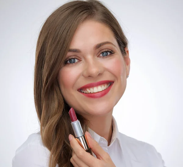 Mulher Sorridente Com Lábios Vermelhos Segurando Batom Retrato Feminino Isolado — Fotografia de Stock