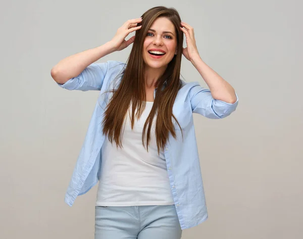 Mujer Feliz Vestido Casual Posando Estudio Retrato Clásico — Foto de Stock