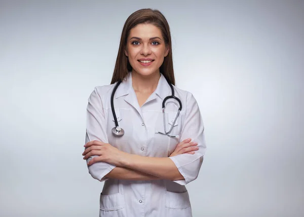 Infirmière Souriante Uniforme Blanc Avec Stéthoscope Devant Studio Blanc Isolé — Photo