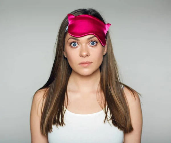 Retrato Concepto Insomnio Con Mujer Joven Usando Máscara Sueño Retrato —  Fotos de Stock