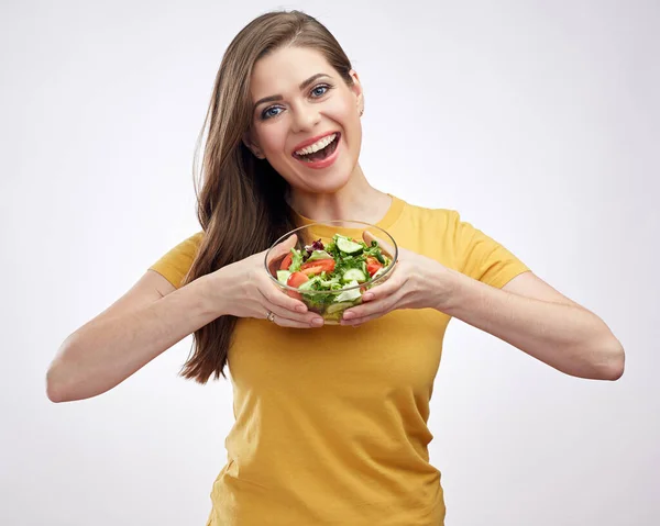 Retrato Isolado Fundo Branco Mulher Segurando Tigela Vidro Com Salada — Fotografia de Stock