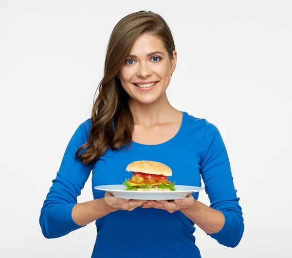 Γυναίκα Κρατώντας Λευκό Πιάτο Burger Μεμονωμένο Πορτρέτο Αντιγραφικό Χώρο — Φωτογραφία Αρχείου