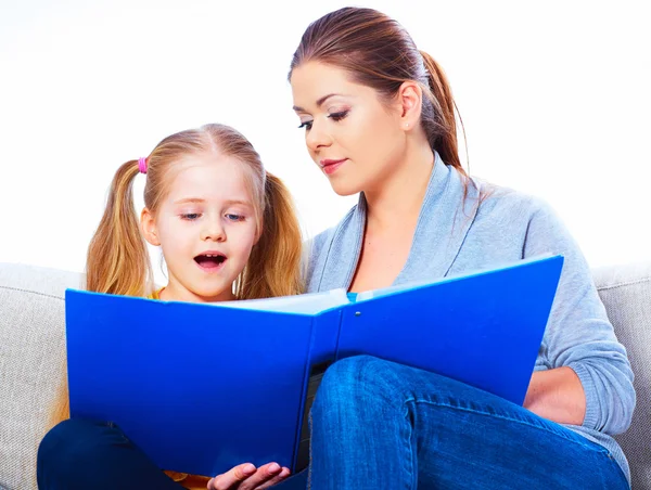 Mother reading book with daughter — Stock Photo, Image