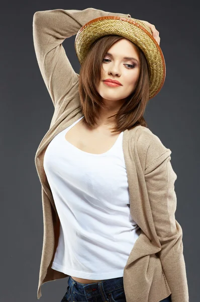 カジュアル スタイルの帽子を持つ女性. — ストック写真
