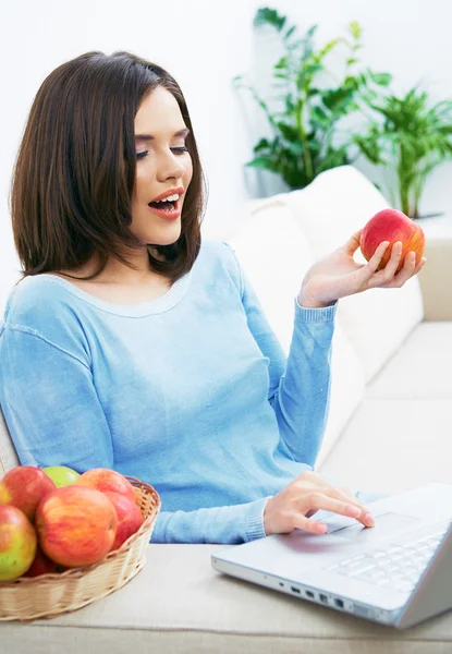 Woman using laptop on sofa. — Stock Photo, Image