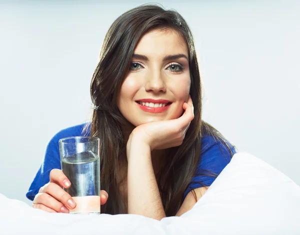 Woman holding glass of water — Stock Photo, Image
