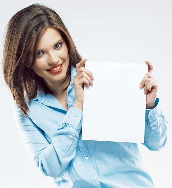 İş kadını beyaz boş kartı göster — Stok fotoğraf