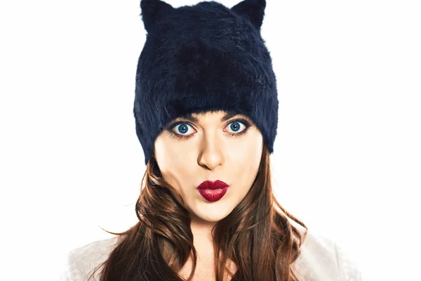 Mujer en sombrero con orejas de gato — Foto de Stock