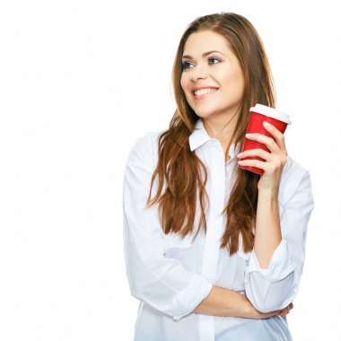 Kızıl kahve fincanı kadınla