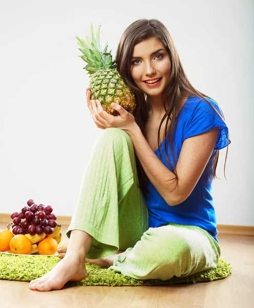 Young woman with pineapple — Stock Photo, Image