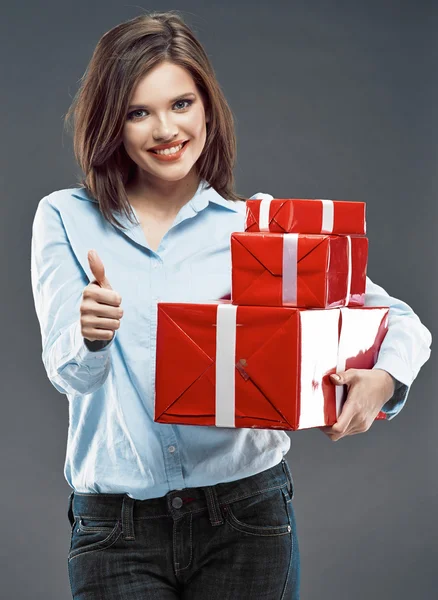 Businesswoman holds red gift boxes — Stock Photo, Image