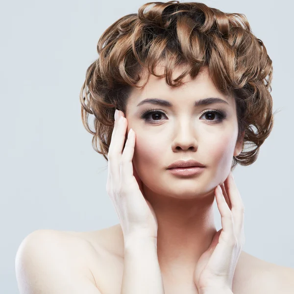 Mulher bonita com cabelo curto — Fotografia de Stock