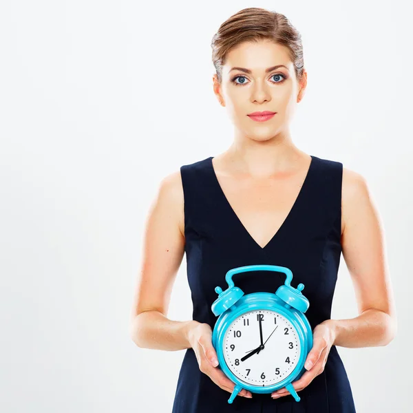 Zakenvrouw houdt horloge — Stockfoto