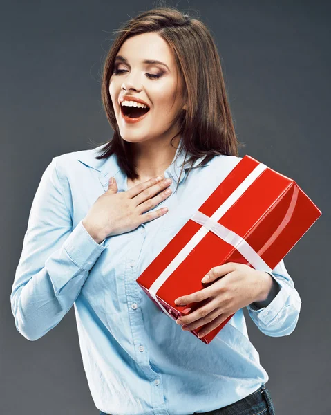 Surprised businesswoman holds red gift — Stock Photo, Image