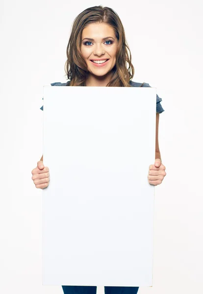 Mulher segurando cartaz em branco — Fotografia de Stock