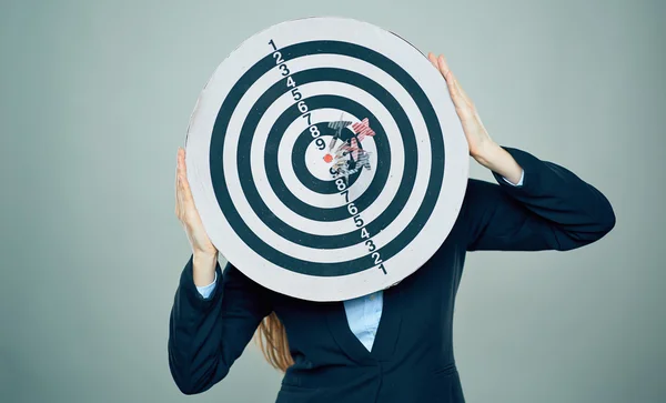 Businesswoman holds target — Stock Photo, Image