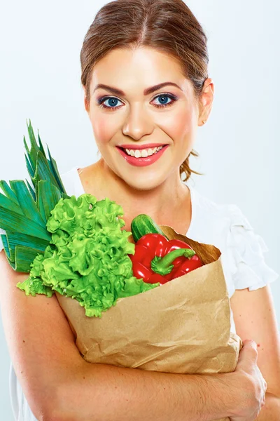 Donna con cibo vegano in borsa — Foto Stock