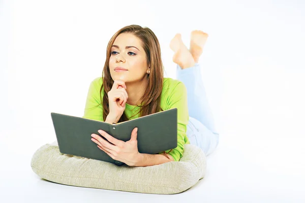 Denkende Frau mit Buch. — Stockfoto