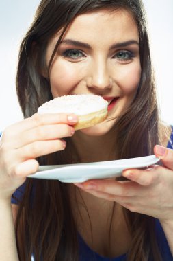 çörek yiyen kadın