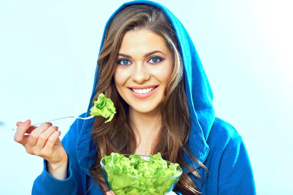 Dziewczyna jedzenie sałatki — Zdjęcie stockowe