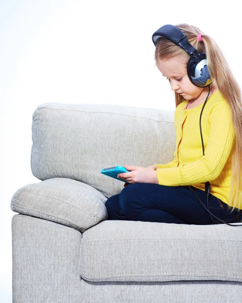 Girl on sofa with tablet. — Stock Photo, Image