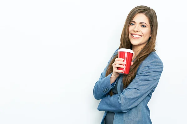 Donna d'affari con tazza di caffè rosso — Foto Stock