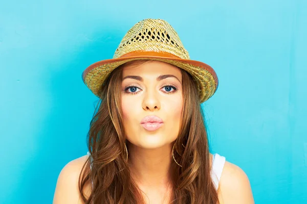 Beautiful woman in hat kissing — Stock Photo, Image
