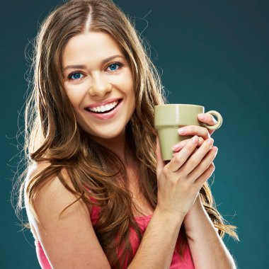 kahve fincanı kadınla