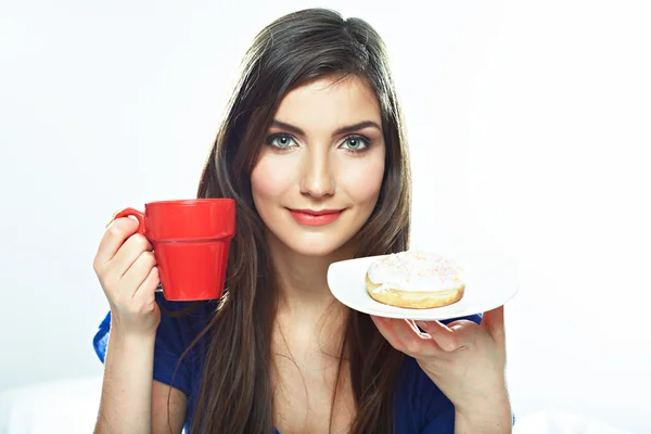 Vrouw donut eten — Stockfoto
