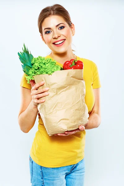 Mujer con comida vegana en bolsa —  Fotos de Stock