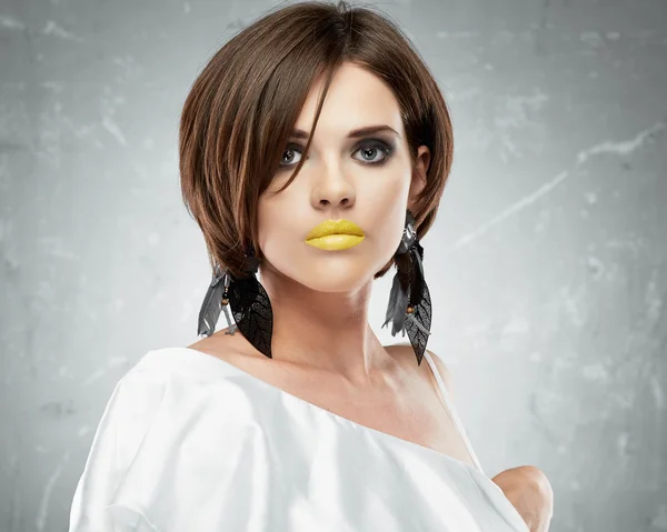 Woman with bob haircut and yellow lips — Stock Photo, Image