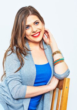 Mutlu gülümseyen kadın