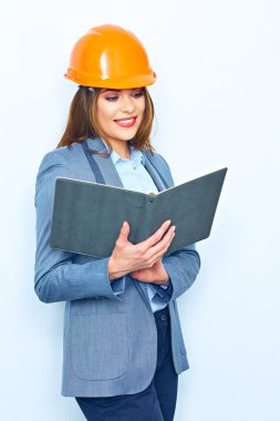 kadın giyiyor bina kask