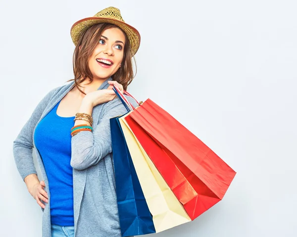 Donna guarda in borse della spesa — Foto Stock