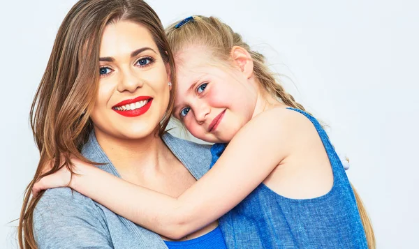 Mother and daughter embracing — Stock Photo, Image