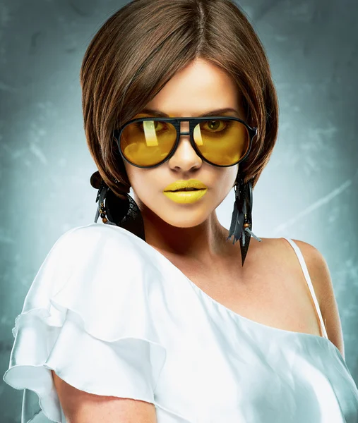 Model with yellow sunglasses — Stock Photo, Image