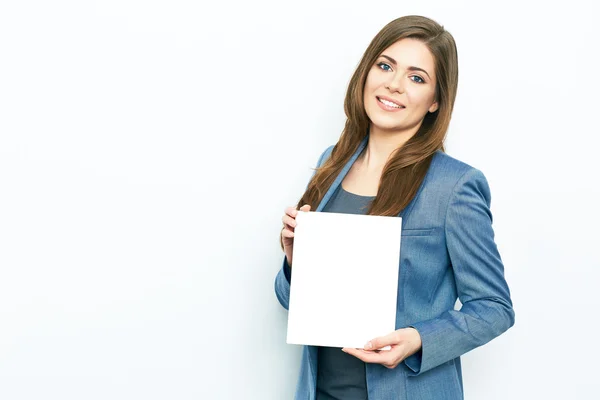 Businesswoman holds blank paper — Stock Photo, Image