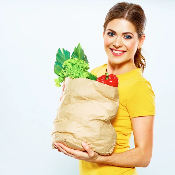 Femme avec de la nourriture végétalienne en sac — Photo