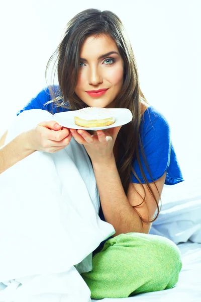 Woman eating donut — Stock Photo, Image