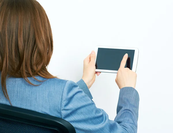 Empresária trabalhando com tablet — Fotografia de Stock