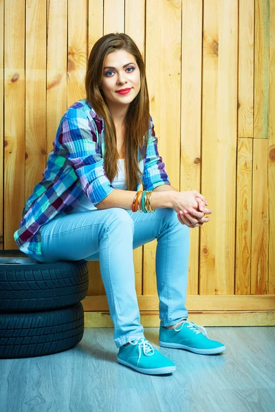 Woman sitting on auto tires — Stock Photo, Image