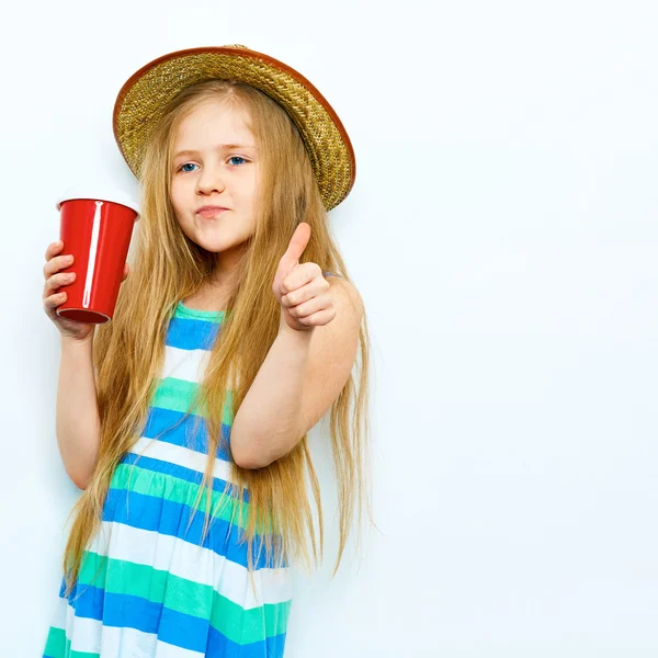 Petite fille avec café à emporter — Photo