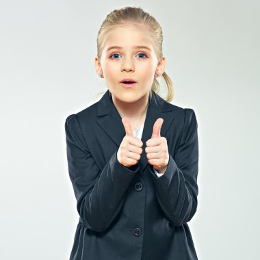 İş kadını başparmağını kaldırıyor