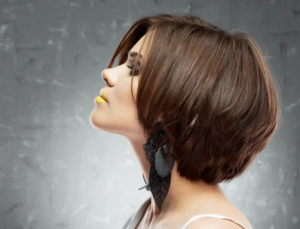 Woman with bob haircut and yellow lips — Stock Photo, Image