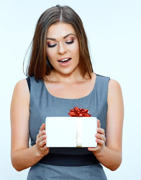 Mujer de negocios tiene regalo —  Fotos de Stock